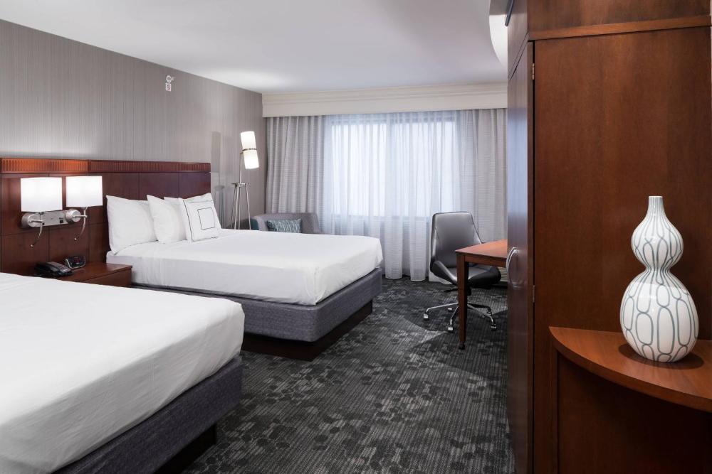 Queen Room with Two Queen Beds - Communication Assistance interior